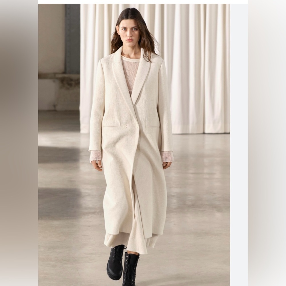 Minimalist wool blend coat ❤️ smoke free home